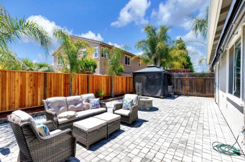 1106 Sprig Way, Gilroy CA  95020-8113 exterior