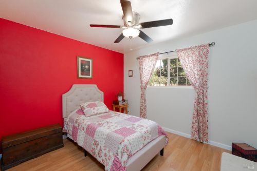 525 Oak Manor Dr, Ukiah CA  95482-5121 exterior