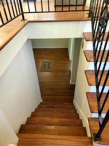 13 Clinton Hill Rd, Waterbury CT  06716-1010 exterior