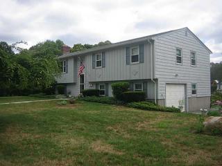 100 Janet Dr, Warwick RI  02886-7424 exterior