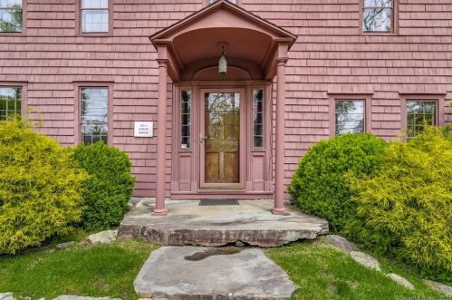 570 Salem Rd, Ridgefield, CT 06877-1931