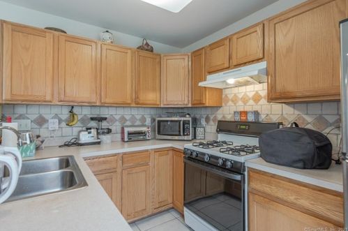 1013 Lexington Blvd, Bethel, CT 06801-1347