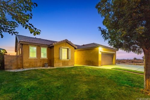45711 6th St, Lancaster, CA 93535-1921