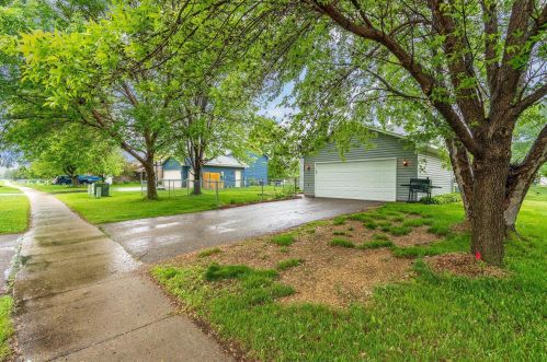 7208 Setzler Pkwy, Minneapolis, MN 55445-3263