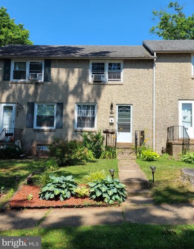 83 Sunrise Dr, Pottstown, PA 19464-5017