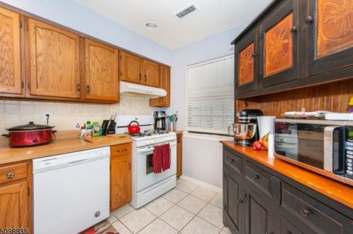 10 New Bedford Rd, West Milford NJ  07480-1269 exterior