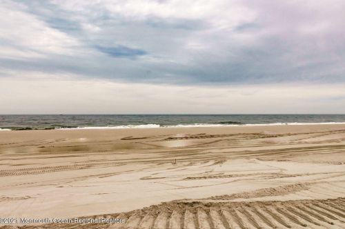 31 Penguin Way, Lavallette NJ  08735-1318 exterior