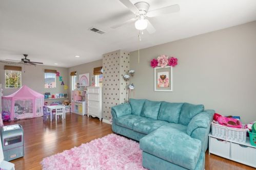 765 Windbound Ave, Beaumont CA  92223-7098 exterior