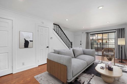 11127 La Maida St, North Hollywood, CA 91601-4532