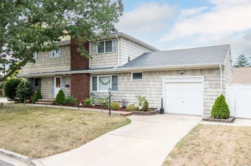 2371 Denton St, North Bellmore, NY 11710-2724