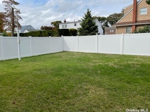 214 44th St, North Lindenhurst NY  11757-2052 exterior