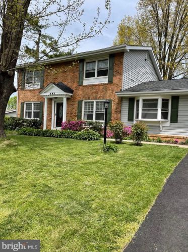 303 Orchard Cir, Hamilton VA  20158-9700 exterior