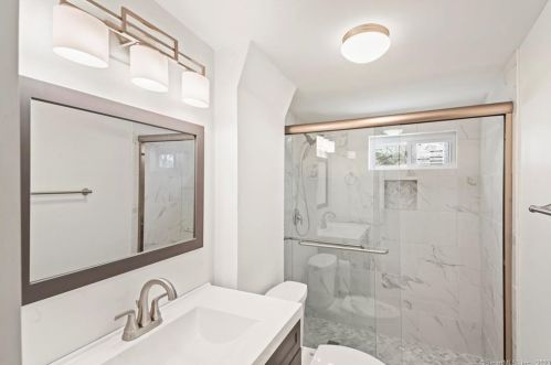 27 Hawthorne Dr, Norwalk CT  06851-4113 exterior