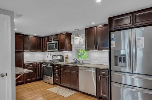 74 Millville St, Salem NH  03079-2620 exterior