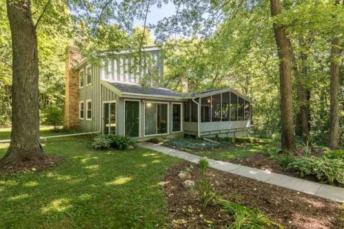 5510 Lackender Ave, Riverside, IA 52327-9779