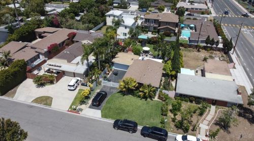 2206 Laurel Pl, Newport Beach CA  92663-5420 exterior