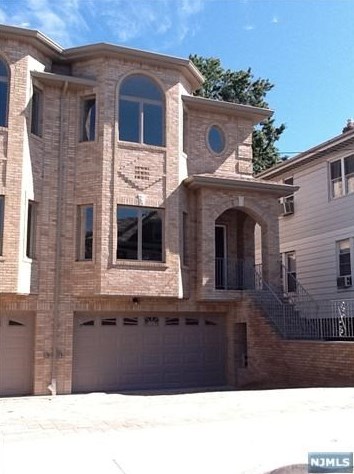 411 Morningside Ave, Fairview NJ  07022-1108 exterior