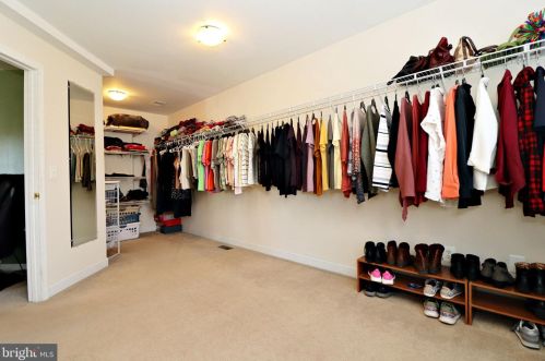 164 Pebble Beach Dr, Charles Town WV  25414-4074 exterior