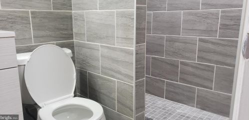 850 Longshore Ave, Philadelphia PA  19111-4423 exterior