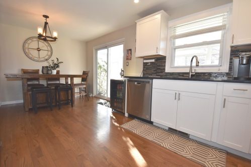 4669 Marina Dr, Whitaker PA  15120-2981 exterior