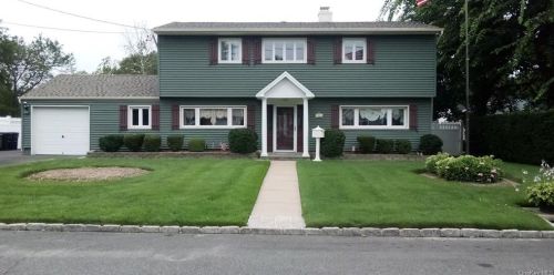 13 Dubois Rd, West Islip, NY 11795-3904