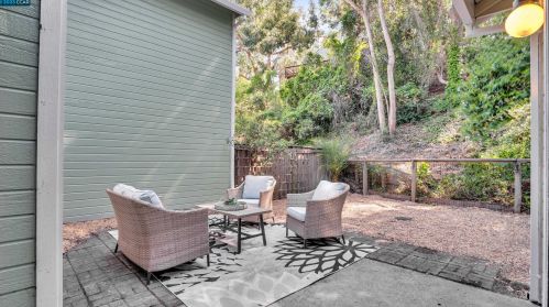 2101 Henry Ave, Pinole CA  94564-1771 exterior