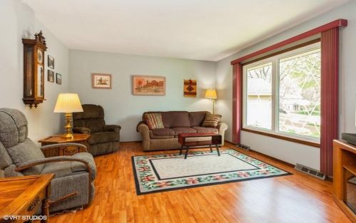 1714 Blackhawk Trl, Waukesha, WI 53186-6924