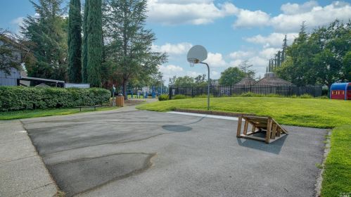 109 Independence Ave, Vacaville CA  95687-6767 exterior