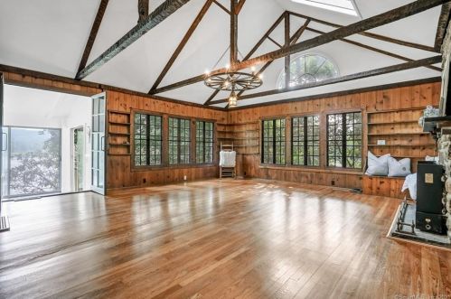 93 Boulevard Dr, Danbury CT  06810-7254 exterior