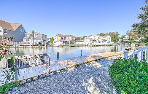 49 Island Dr, Bricktown, NJ 08724-4455