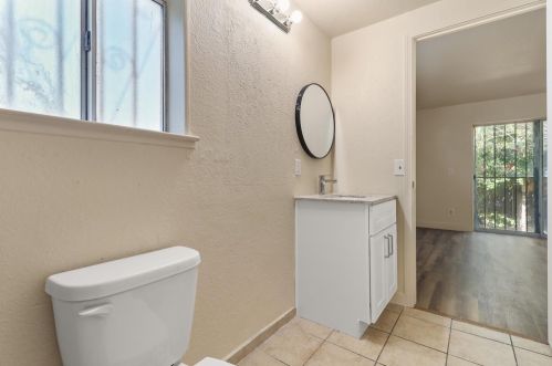 303 Washington St, Modesto CA  95351-2837 exterior