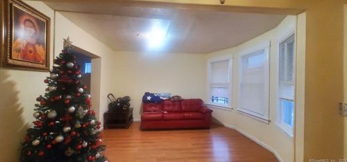 24 Bronx Ave, Bridgeport CT  06606-4663 exterior