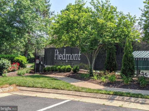 5936 Amber Ridge Rd, Haymarket VA  20169-2620 exterior