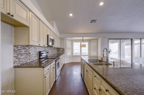 6960 Villa Hermosa, Glendale AZ  85310-5857 exterior