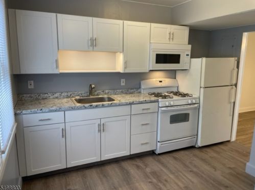 73 Washington Ave, Dover, NJ 07801-5613