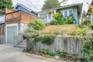 147 52 St, Seattle WA  98105-2806 exterior