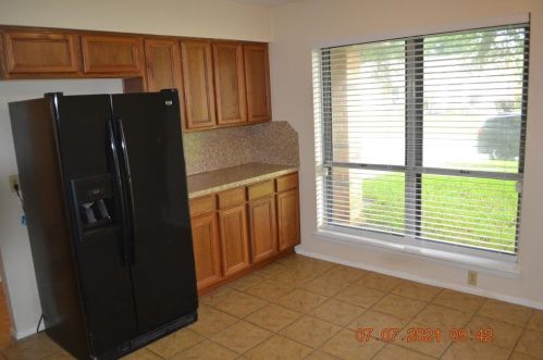 3007 Windemere Dr, Pearland, TX 77584-2355