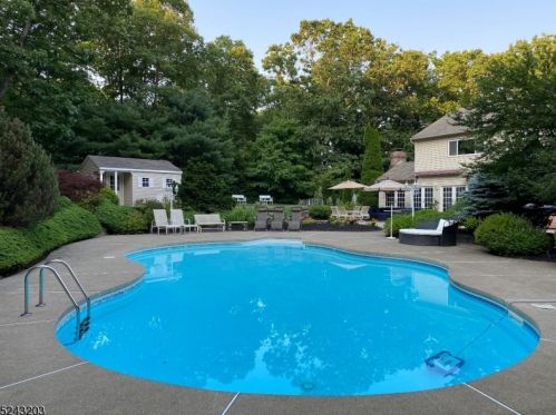 19 Marisa Ct, West Milford NJ  07480-3000 exterior