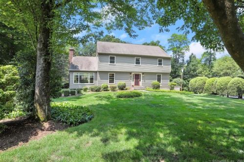 46 Standish Dr, Ridgefield, CT 06877-4721