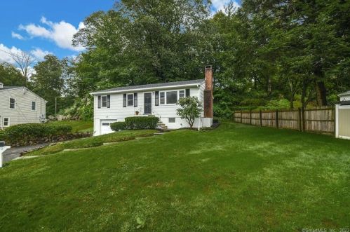 16 Victor Dr, Ridgefield, CT 06877-3722
