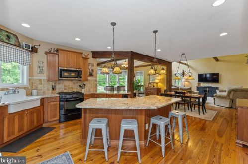 185 Clover Ln, Perkiomenville PA  18074-9485 exterior