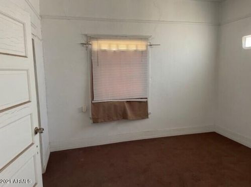 329 12 St, Phoenix AZ 85086-6477 exterior