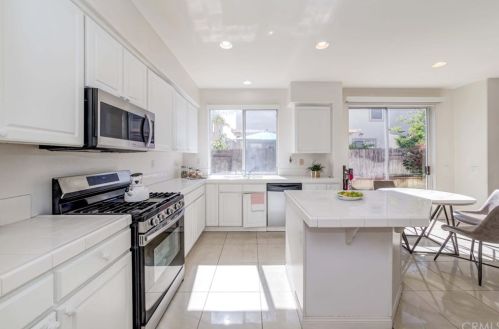 22839 Oak Knoll Dr, Long Beach, CA 90745-4749