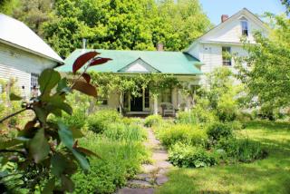 28 Elm St, Cabot, VT 05647-9647