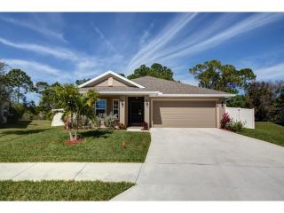 258 Briarcliff Cir, Sebastian, FL 32958-8693