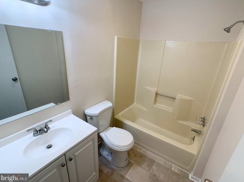 108 Robins Run, Swedesboro NJ  08085-1336 exterior