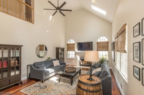 3 Shirewood Dr, Scotch Plains NJ 07076-2513 exterior