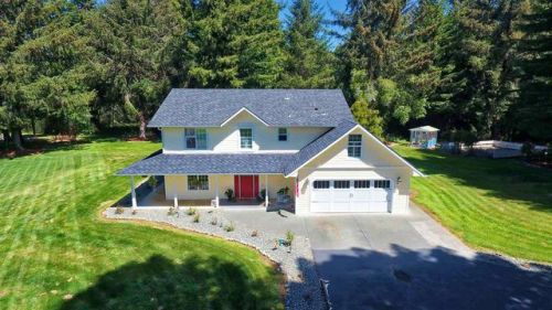 124 Vivienne Ln, Crescent City, CA 95531-8432