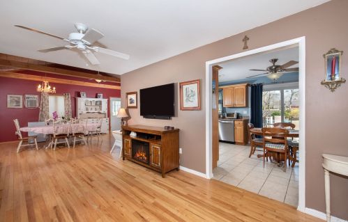 13 Maryland Blvd, Hampton Bays NY  11946-2652 exterior