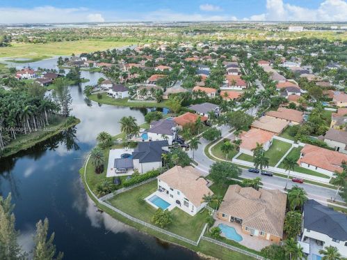 3761 144th Ave, Hollywood FL  33027-3785 exterior